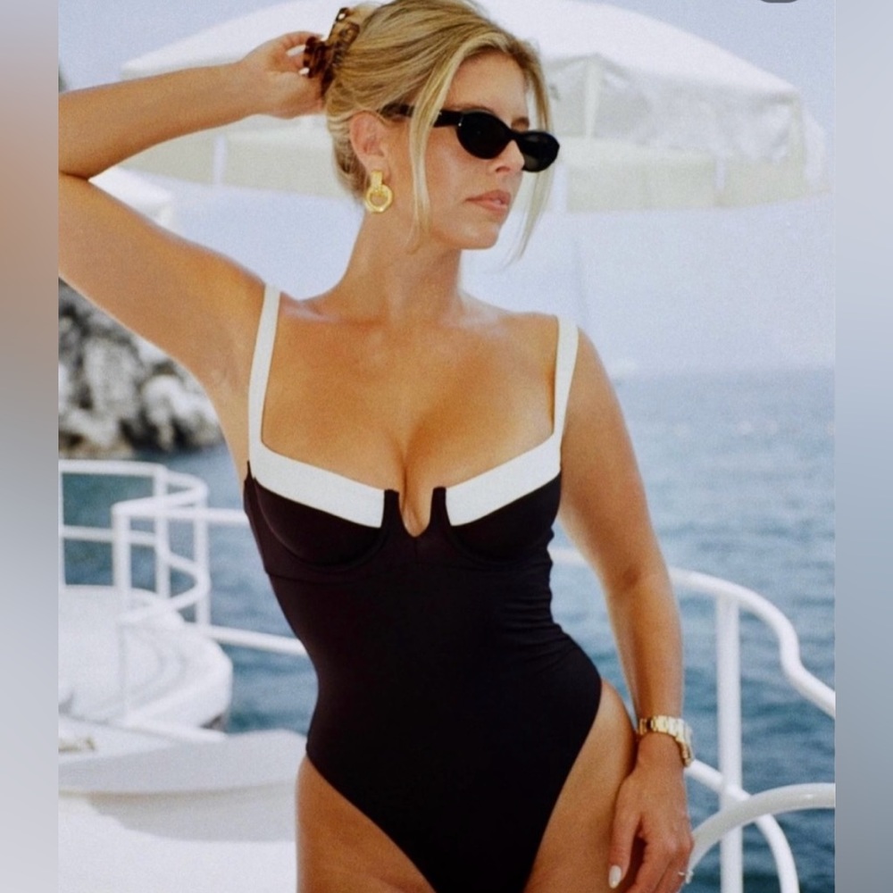 Clovelly One Piece Ivory/Black
